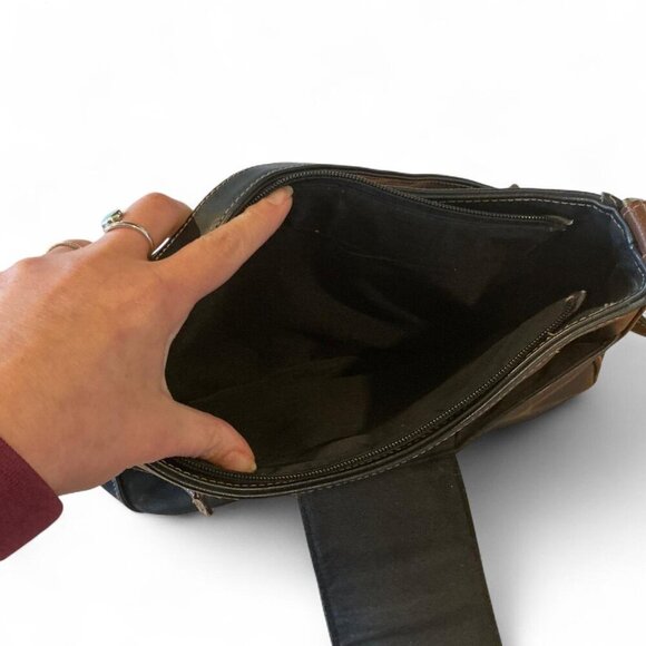 Black and brown faux leather shoulder bag with adjustable strap - Picture 4 of 4